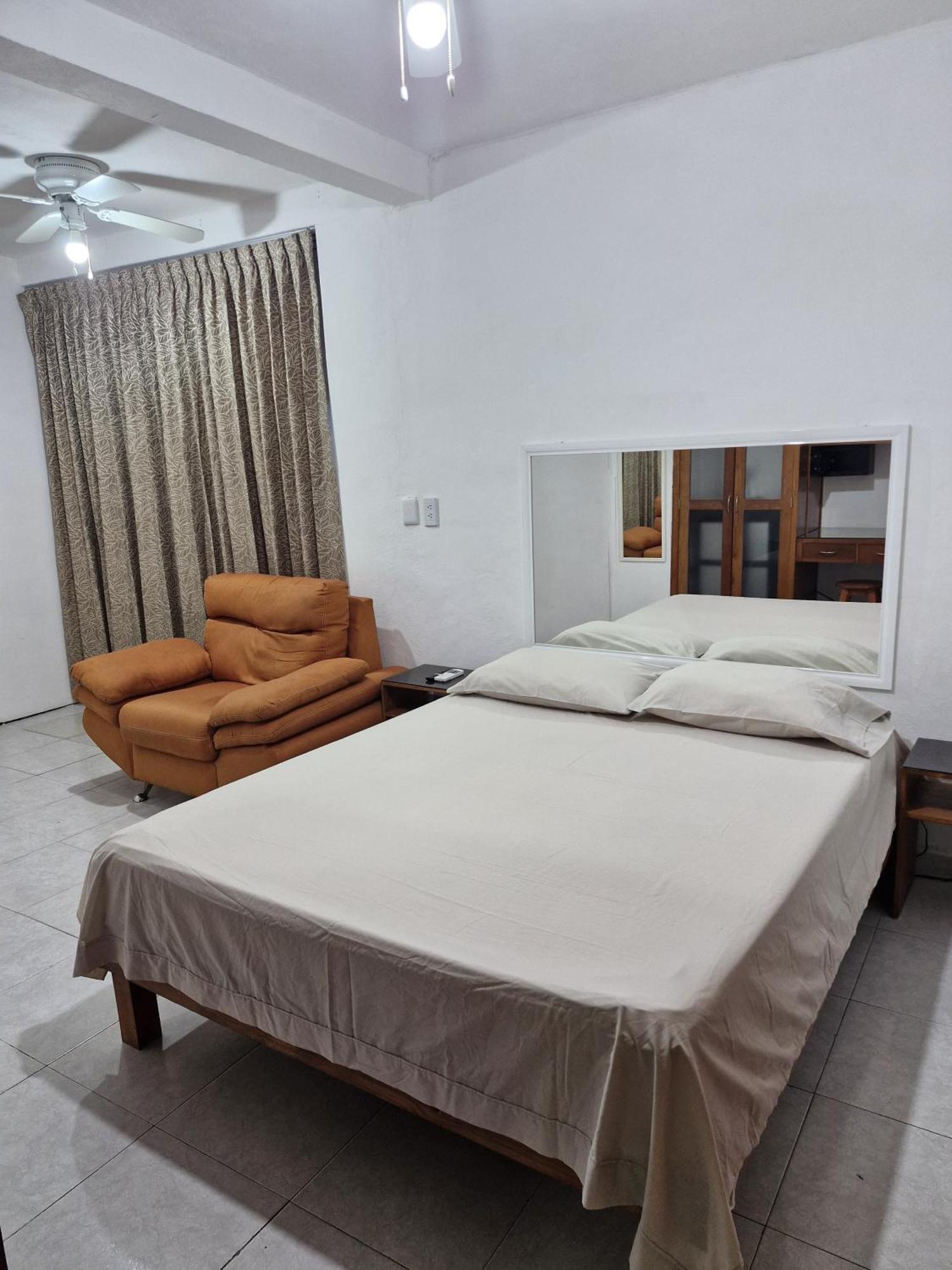 Las Margaritas Casa De Huespedes Apartment Cancun Exterior photo