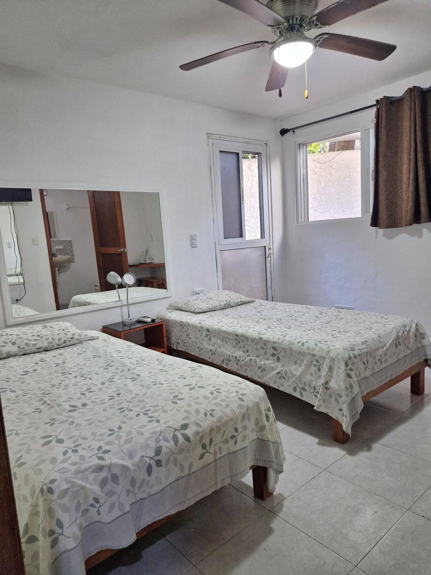 Las Margaritas Casa De Huespedes Apartment Cancun Exterior photo